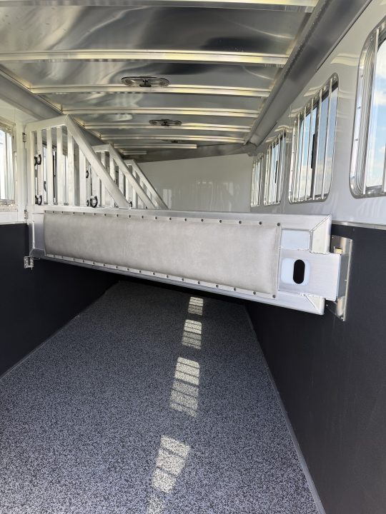 New 2026 Featherlite Trailers 4 Horse Gooseneck 9600 Horse Trailer