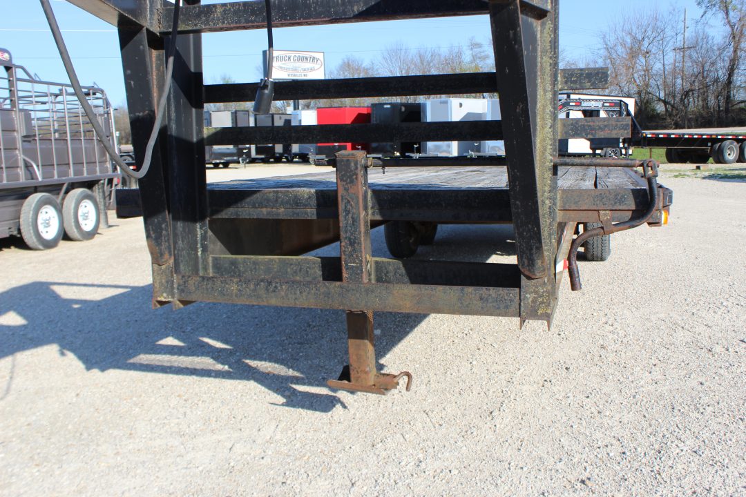 Used 2000 Stav 24' gooseneck Flatbed Trailer