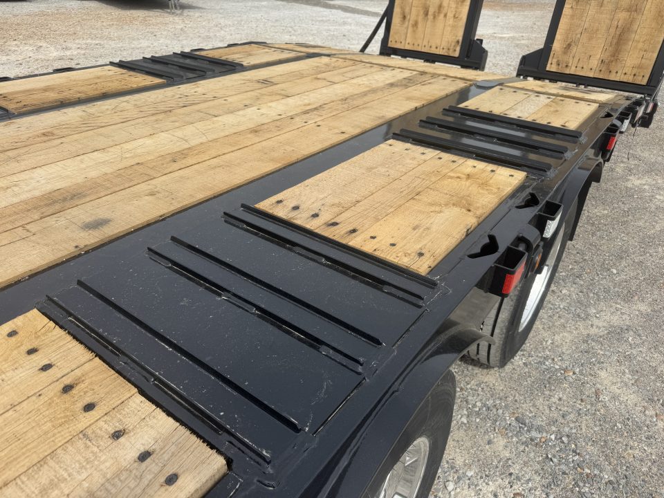 New 2026 Behnke 102"x31' 20 TON Pintle Hitch Tag Trailer *AIR RAMPS*