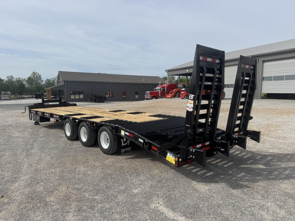 New 2026 Behnke 102"x33' 25 TON Pintle Hitch Trailer *AIR RAMPS*