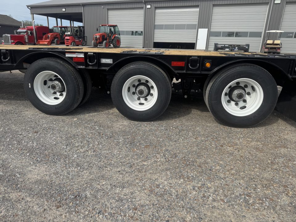 New 2026 Behnke 102"x33' 25 TON Pintle Hitch Trailer *AIR RAMPS*
