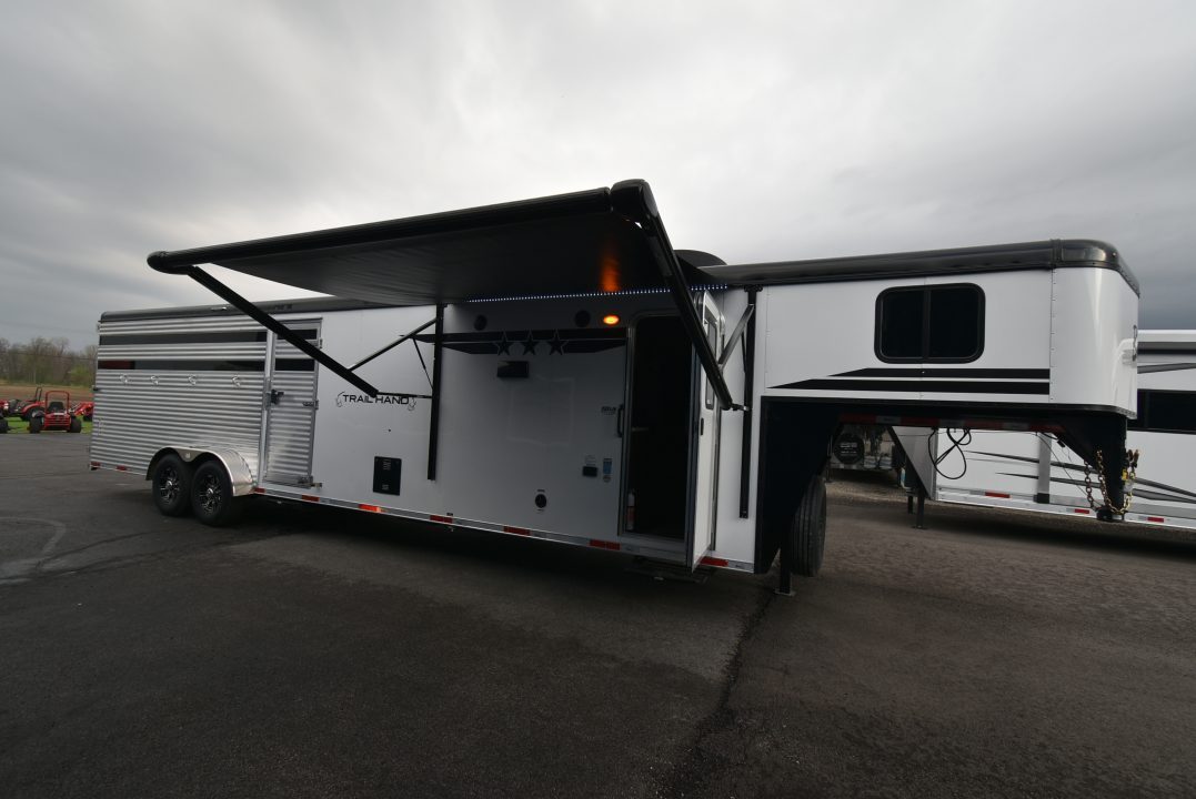 New 2026 Bison Trailers TH71016 Horse Trailer