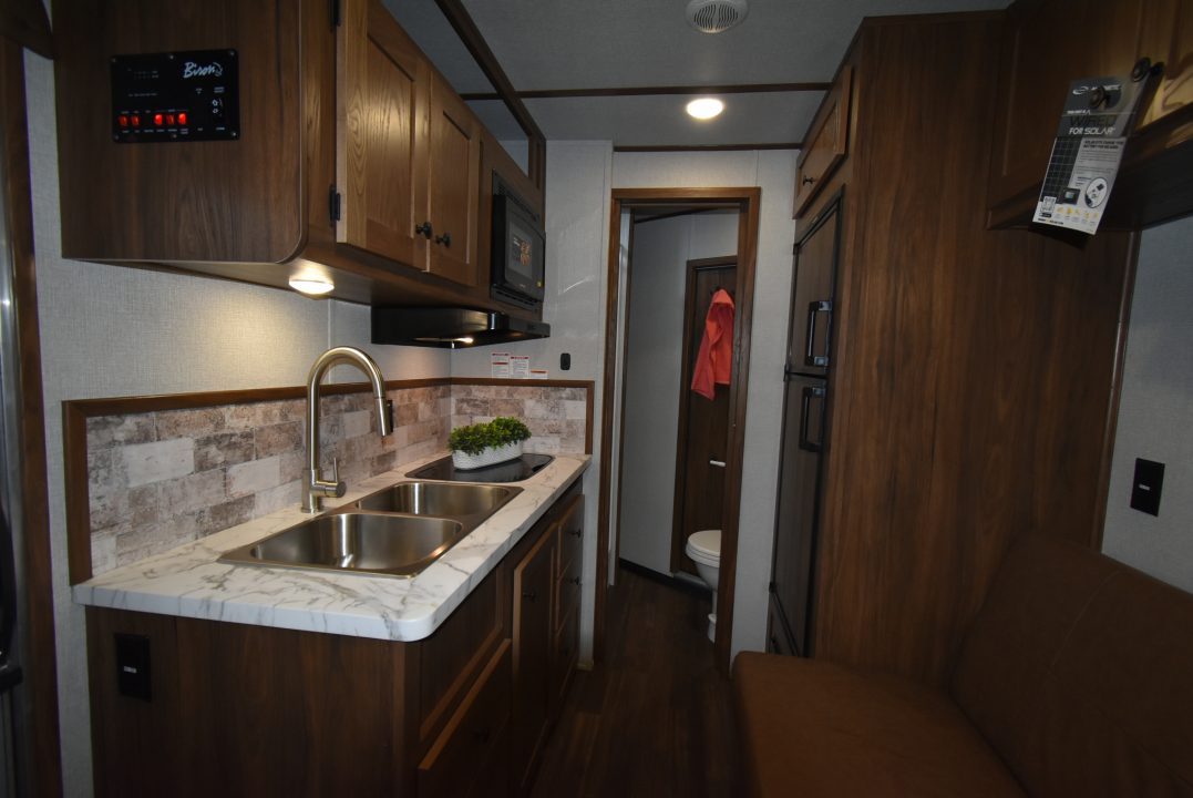 New 2026 Bison Trailers TH71016 Horse Trailer