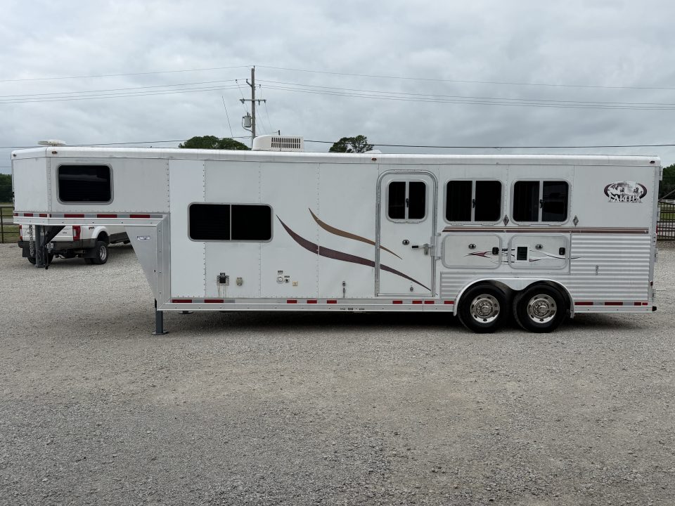 Used 2007 Lakota 3 Horse Gooseneck Living Quarters Horse Trailer