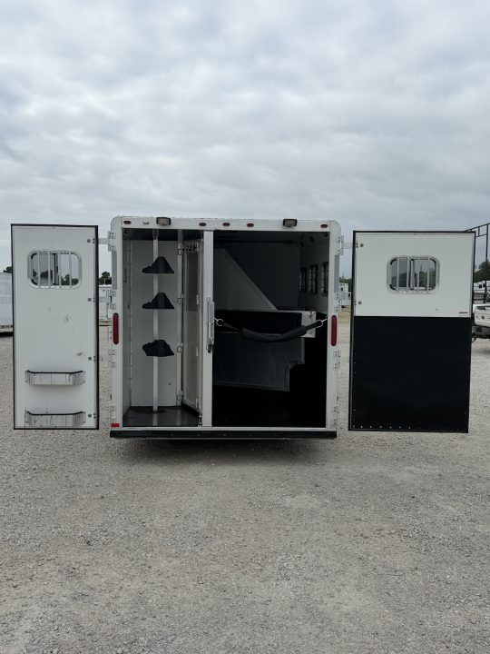 Used 2007 Lakota 3 Horse Gooseneck Living Quarters Horse Trailer