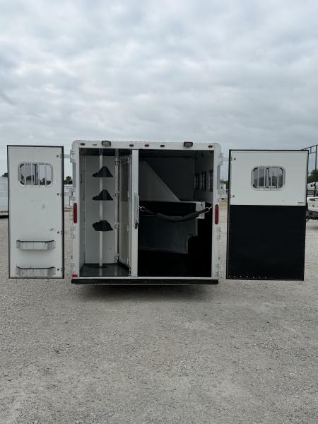 Used 2007 Lakota 3 Horse Gooseneck Living Quarters Horse Trailer