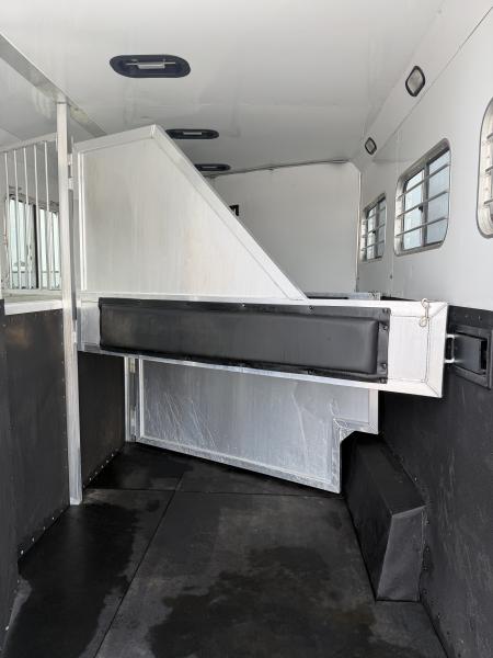 Used 2007 Lakota 3 Horse Gooseneck Living Quarters Horse Trailer