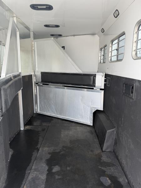 Used 2007 Lakota 3 Horse Gooseneck Living Quarters Horse Trailer