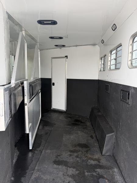 Used 2007 Lakota 3 Horse Gooseneck Living Quarters Horse Trailer