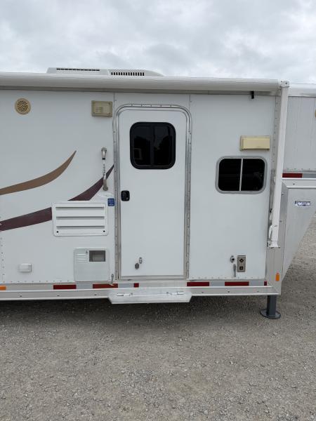 Used 2007 Lakota 3 Horse Gooseneck Living Quarters Horse Trailer