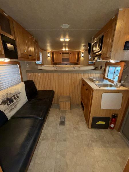 Used 2007 Lakota 3 Horse Gooseneck Living Quarters Horse Trailer