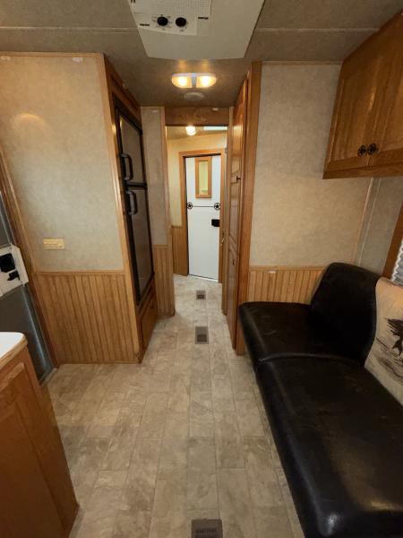 Used 2007 Lakota 3 Horse Gooseneck Living Quarters Horse Trailer