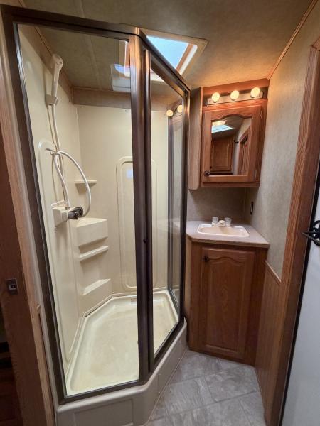 Used 2007 Lakota 3 Horse Gooseneck Living Quarters Horse Trailer