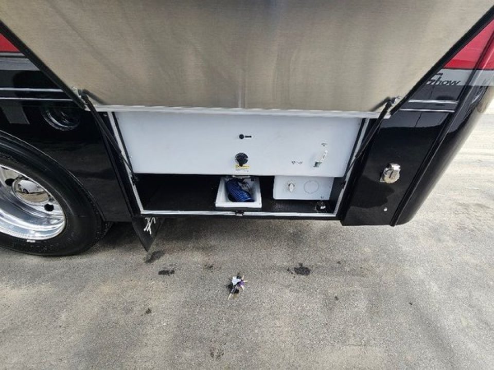 New 2026 Show Hauler 30QTSSL Class A