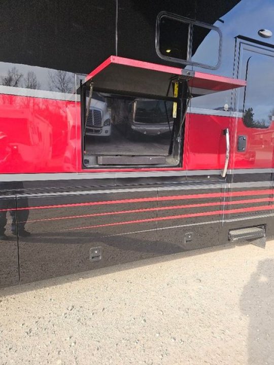 New 2026 Show Hauler 30QTSSL Class A