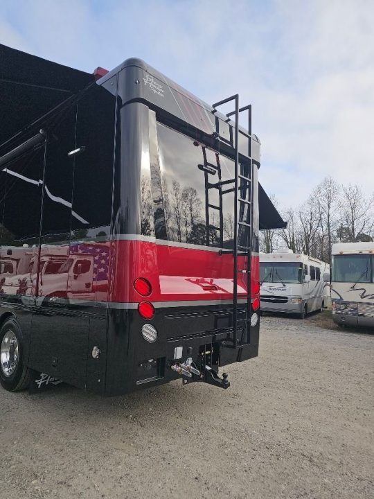 New 2026 Show Hauler 30QTSSL Class A