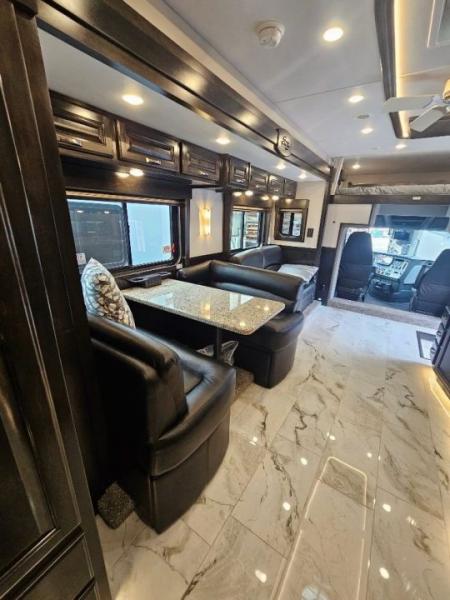 New 2026 Show Hauler 30QTSSL Class A