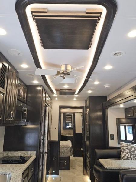 New 2026 Show Hauler 30QTSSL Class A