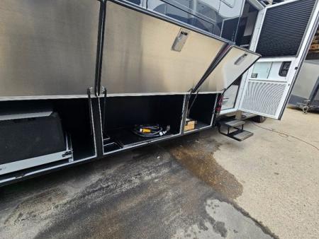 New 2026 Show Hauler 30QTSSL Class A