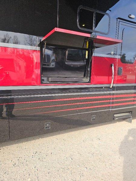 New 2026 Show Hauler 30QTSSL Class A