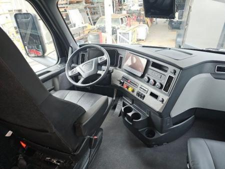 New 2026 Show Hauler 30QTSSL Class A