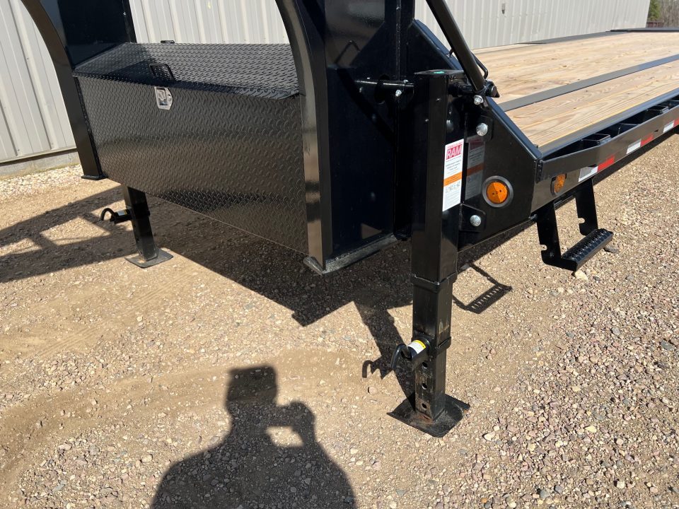 New 2026 PJ Trailers 30' Gooseneck LS Triple Axle Flatbed Trailer