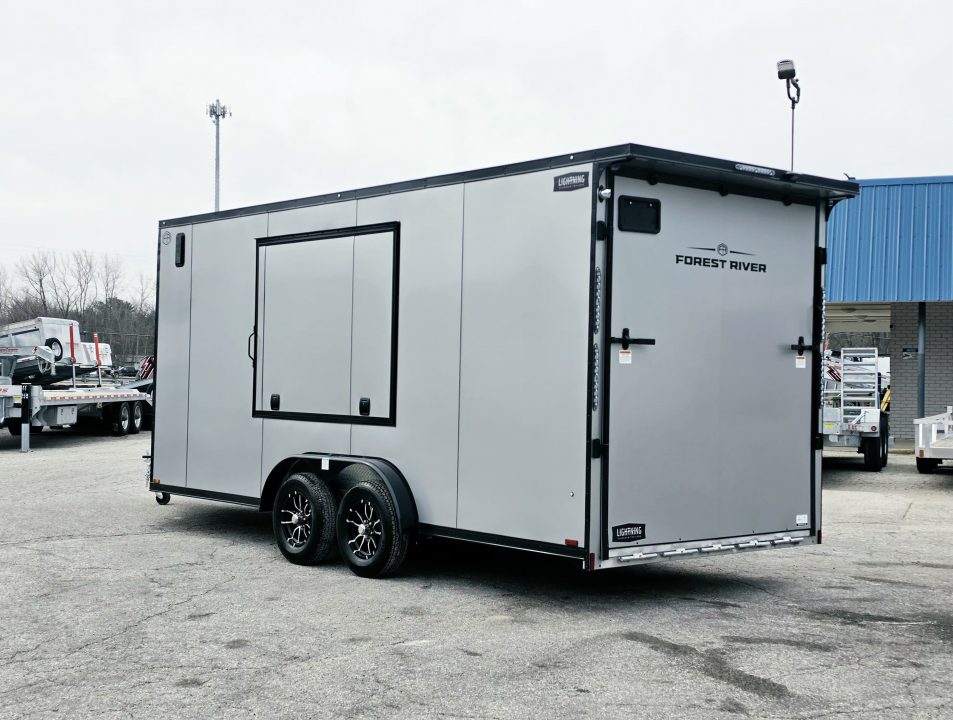 New 7.5 X 18 + 5' V NOSE SNOWMOBILE ENCLOSED ALL ALUMINUM POLY COMPOSITE EXTERIOR 2026 LIGHTNING SIDE ESCAPE DOOR