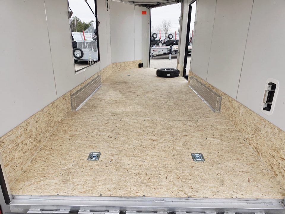 New 7.5 X 18 + 5' V NOSE SNOWMOBILE ENCLOSED ALL ALUMINUM POLY COMPOSITE EXTERIOR 2026 LIGHTNING SIDE ESCAPE DOOR
