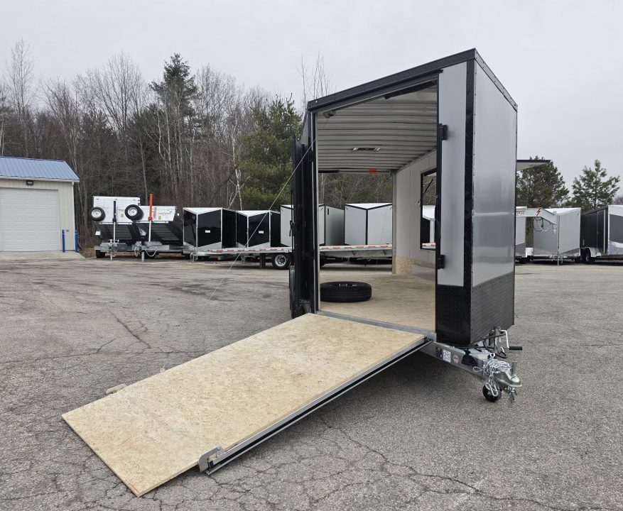 New 7.5 X 18 + 5' V NOSE SNOWMOBILE ENCLOSED ALL ALUMINUM POLY COMPOSITE EXTERIOR 2026 LIGHTNING SIDE ESCAPE DOOR