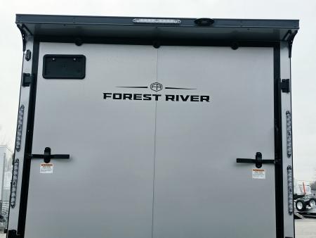 New 7.5 X 18 + 5' V NOSE SNOWMOBILE ENCLOSED ALL ALUMINUM POLY COMPOSITE EXTERIOR 2026 LIGHTNING SIDE ESCAPE DOOR