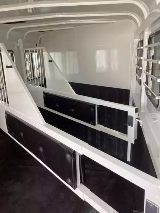 New 2026 Thuro-Bilt Liberty 7'6" Tall-4 Horse Trailer-Adjustable Dividers-1' Added Length