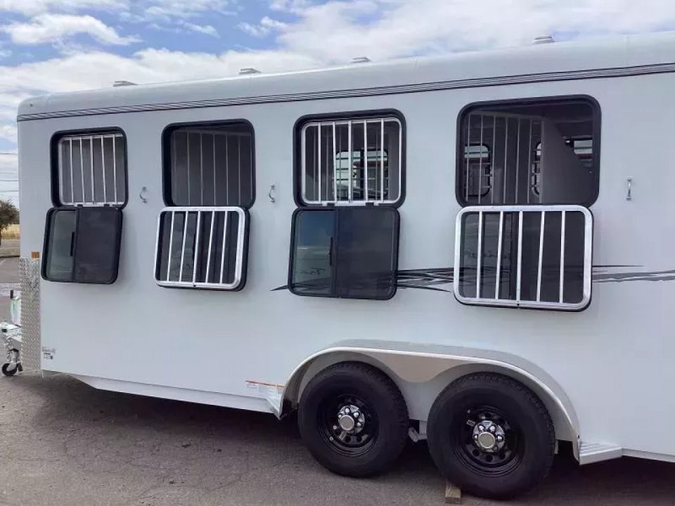 New 2026 Thuro-Bilt Liberty 7'6" Tall-4 Horse Trailer-Adjustable Dividers-1' Added Length