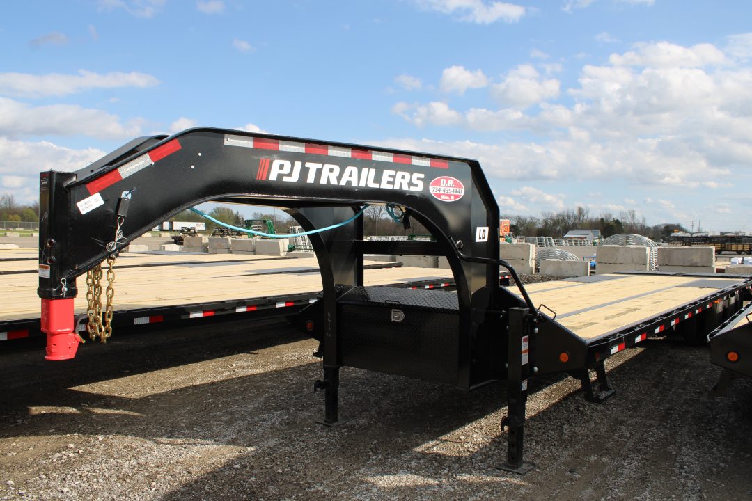 New 2026 PJ Trailers 32' MR 25K GVWR GOOSENECK STOCK ID 53035 Equipment Trailer