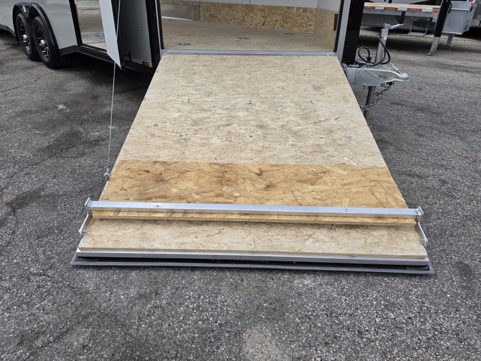 New 8'X20'+ 48" VNOSE W/RAMP CAR HAULER ENCLOSED 5200# AXLES ALL ALUMINUM LIGHTNING 2026