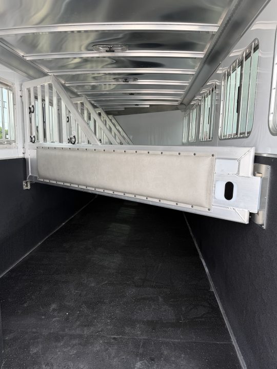 New 2026 Featherlite 5 Horse Gooseneck Horse Trailer