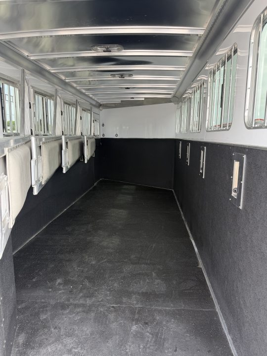 New 2026 Featherlite 5 Horse Gooseneck Horse Trailer