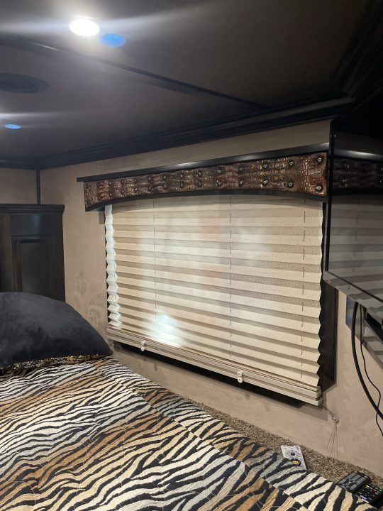Used 2016 4-Star Trailers 4H REVERSE SIDE LOAD Horse Trailer
