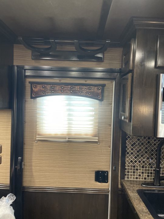 Used 2016 4-Star Trailers 4H REVERSE SIDE LOAD Horse Trailer