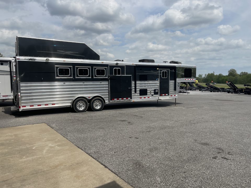 Used 2016 4-Star Trailers 4H REVERSE SIDE LOAD Horse Trailer