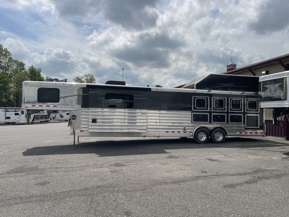 Used 2016 4-Star Trailers 4H REVERSE SIDE LOAD Horse Trailer
