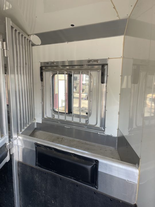 Used 2016 4-Star Trailers 4H REVERSE SIDE LOAD Horse Trailer