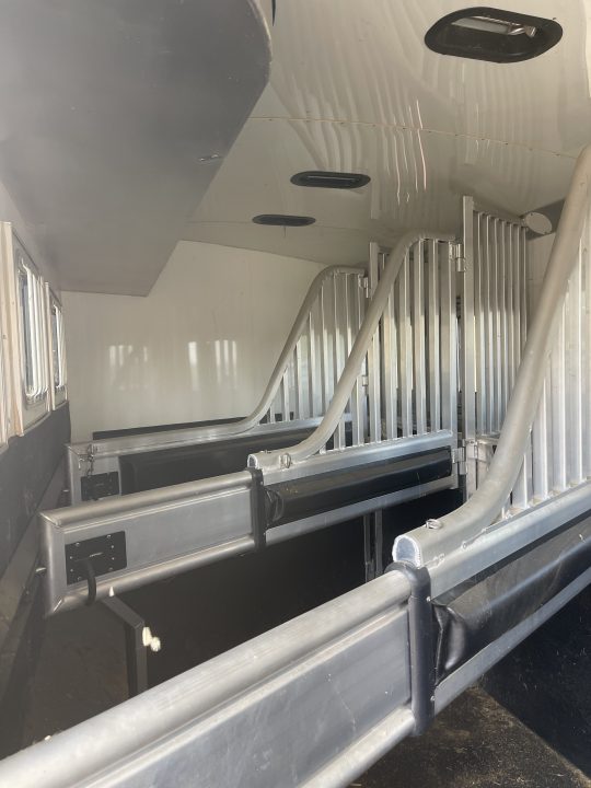 Used 2016 4-Star Trailers 4H REVERSE SIDE LOAD Horse Trailer