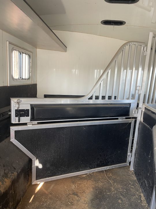Used 2016 4-Star Trailers 4H REVERSE SIDE LOAD Horse Trailer