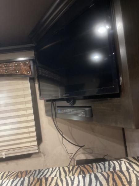 Used 2016 4-Star Trailers 4H REVERSE SIDE LOAD Horse Trailer