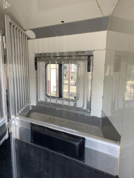 Used 2016 4-Star Trailers 4H REVERSE SIDE LOAD Horse Trailer