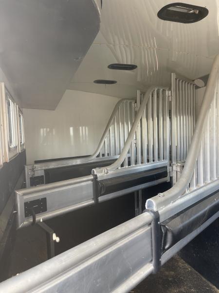 Used 2016 4-Star Trailers 4H REVERSE SIDE LOAD Horse Trailer