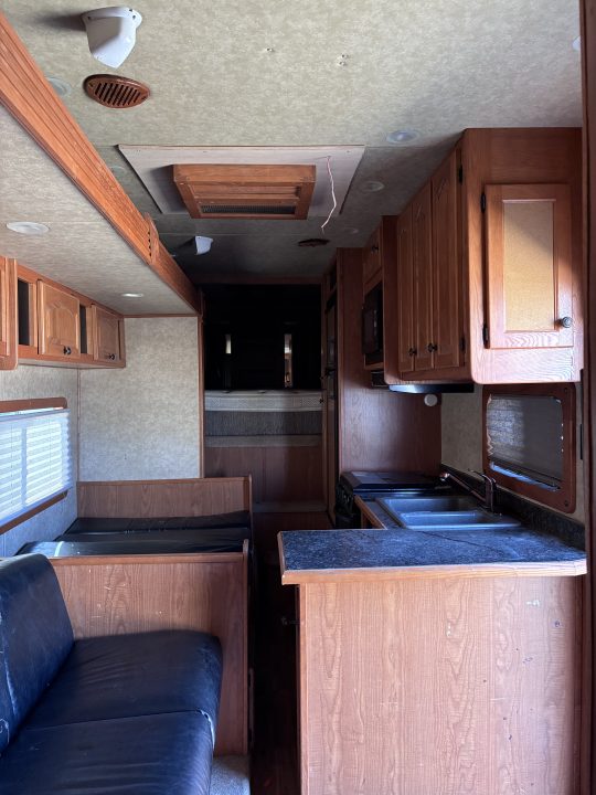 Used 2009 Lakota Grande 3H LQ Horse Trailer
