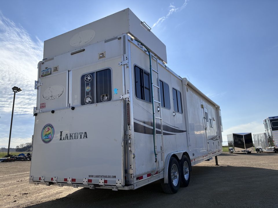 Used 2009 Lakota Grande 3H LQ Horse Trailer
