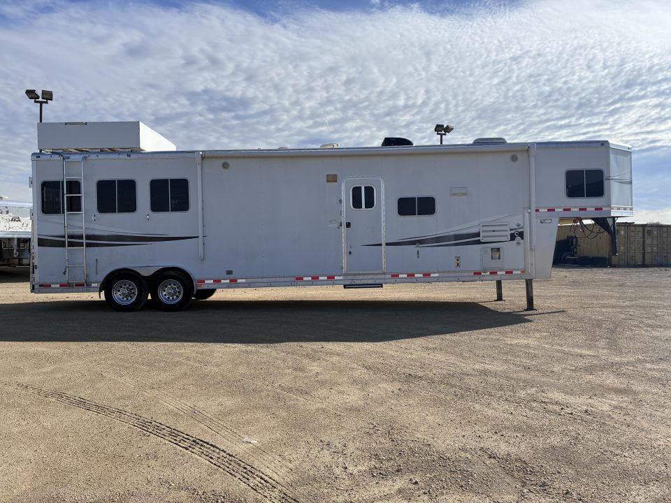 Used 2009 Lakota Grande 3H LQ Horse Trailer