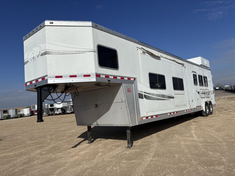 Used 2009 Lakota Grande 3H LQ Horse Trailer